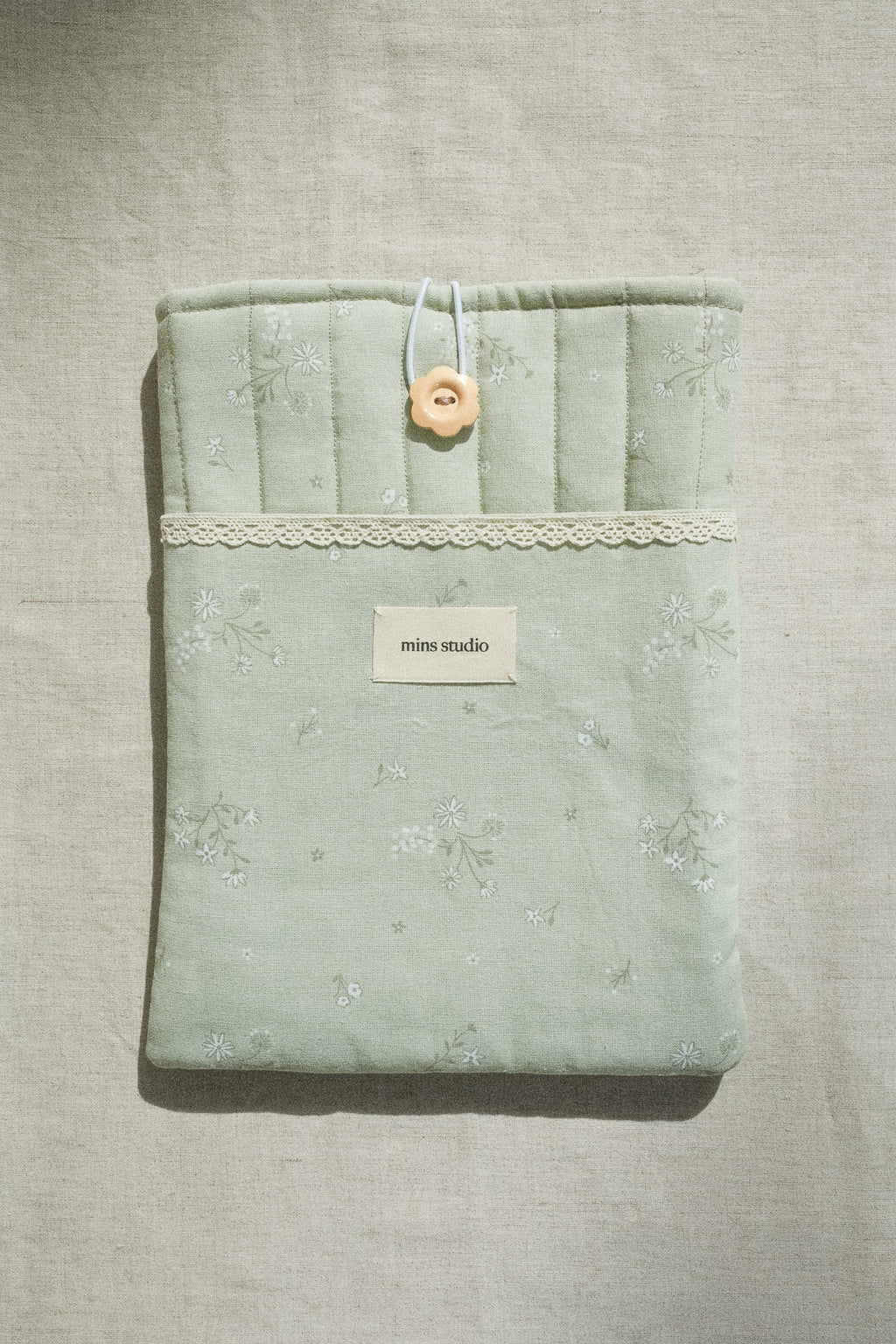 Lace & Clover Book Sleeve - 02