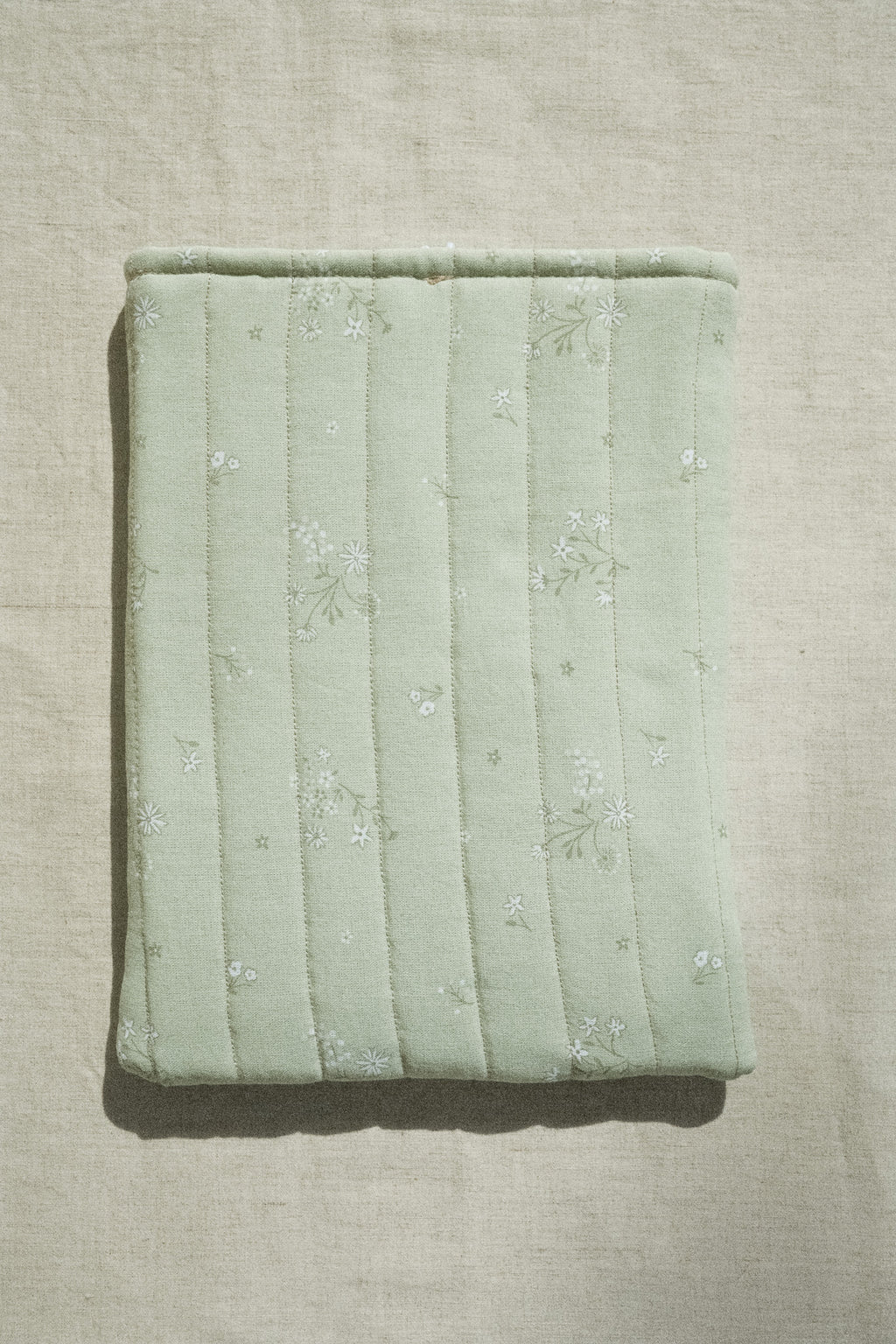Lace & Clover Book Sleeve - 02